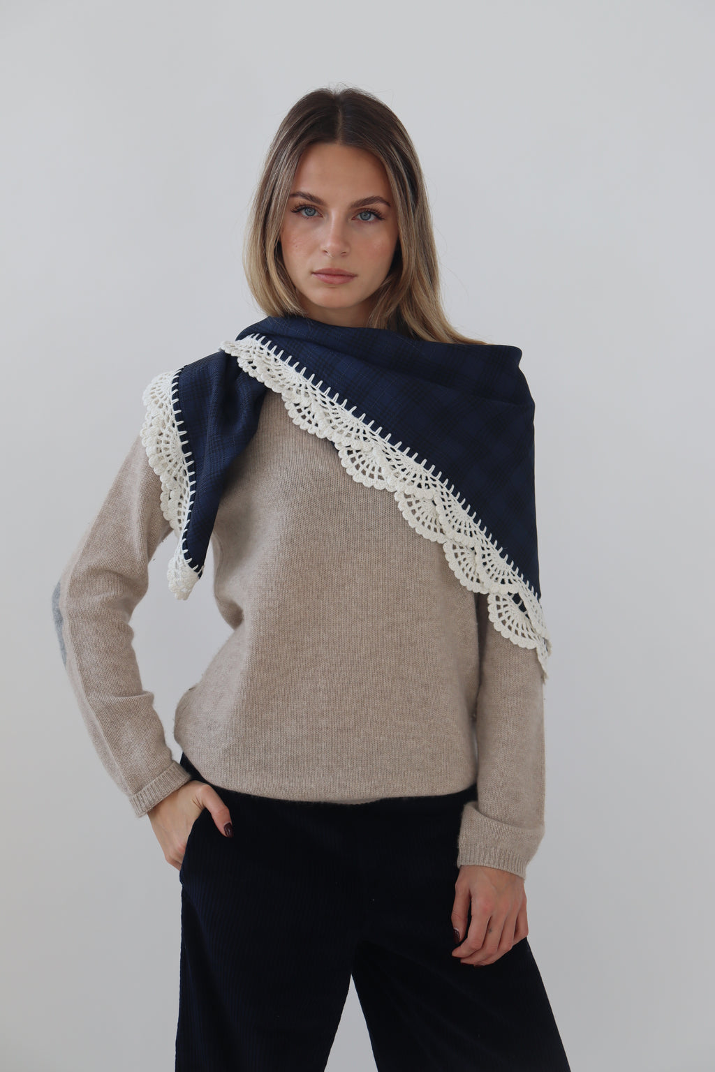 Ékose in Dark Blue