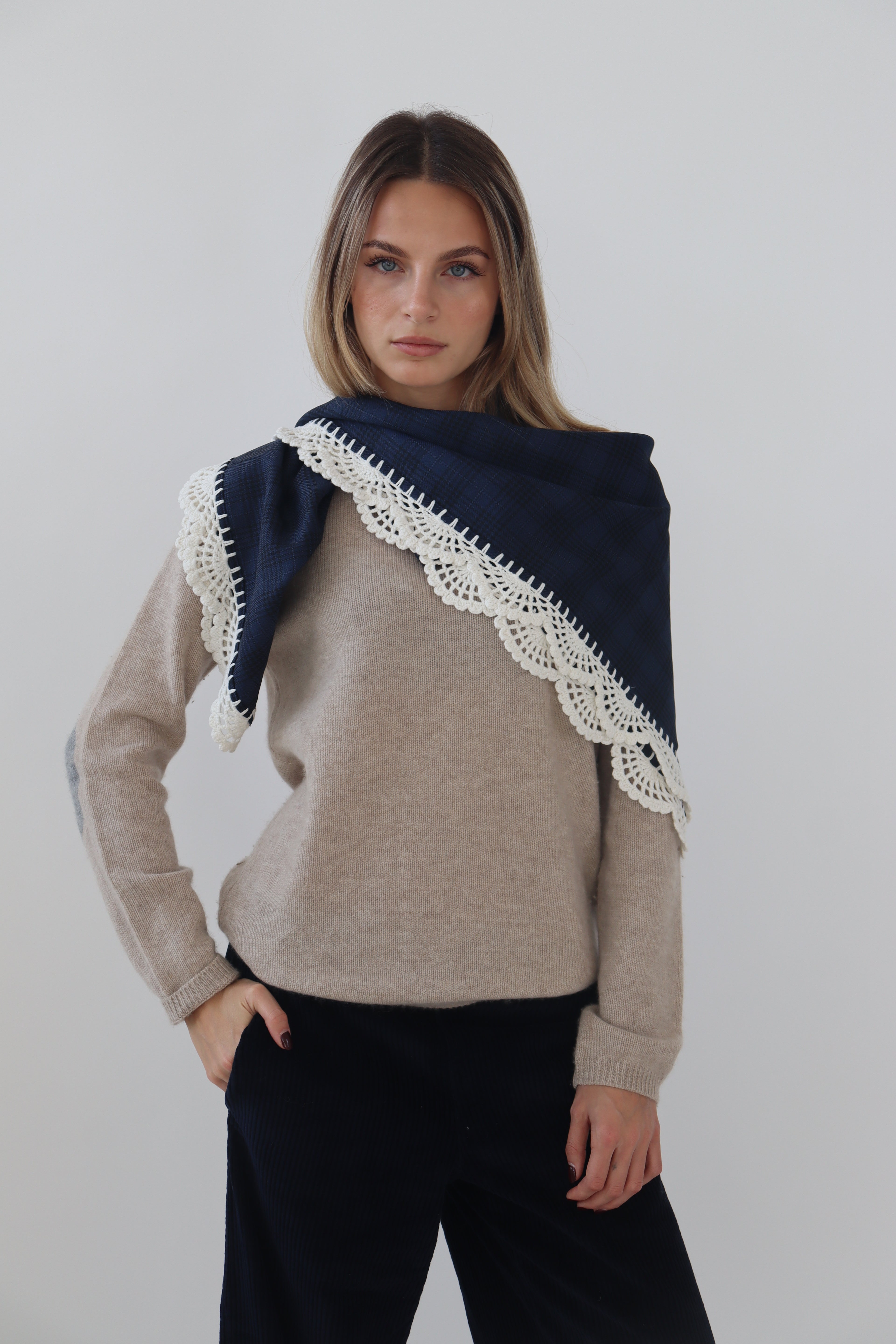 Ékose in Dark Blue